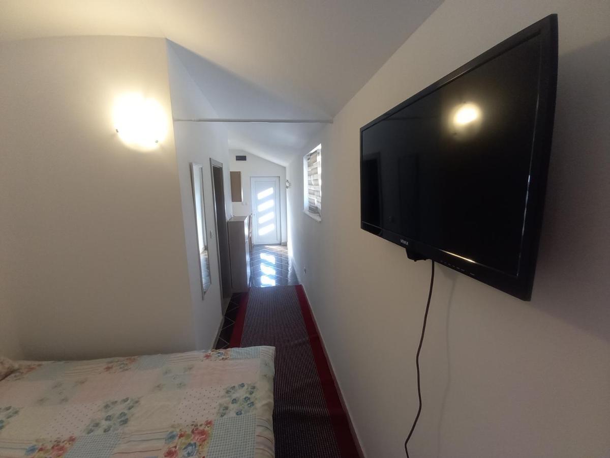 Studio Apartman Sutic Kaštel Novi Exterior foto