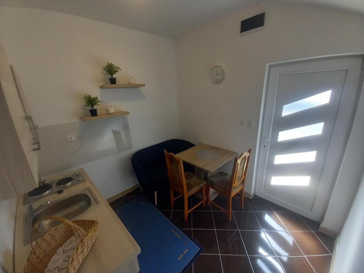 Studio Apartman Sutic Kaštel Novi Exterior foto